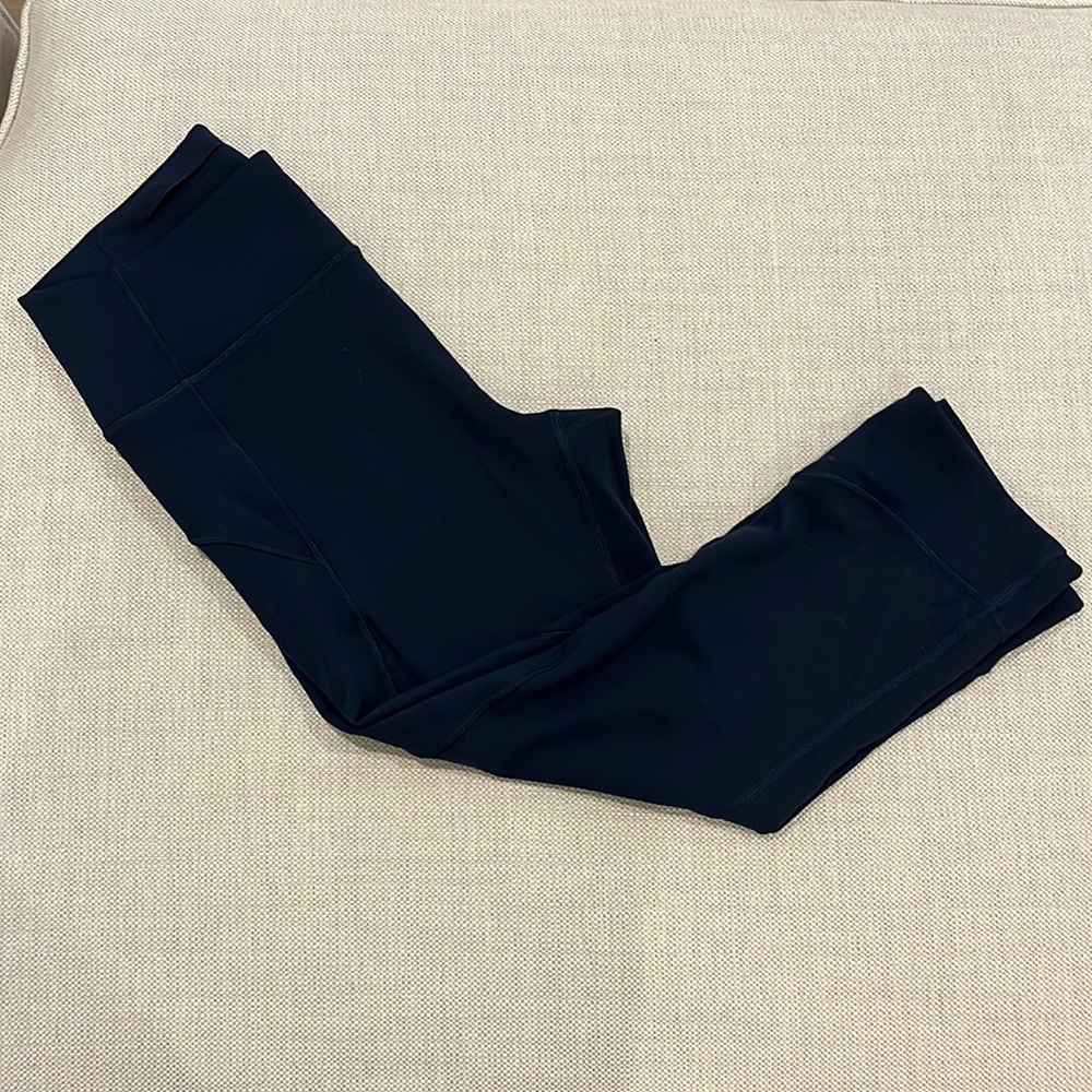 Womens Lululemon Athletica cropped leggings 18” inseam